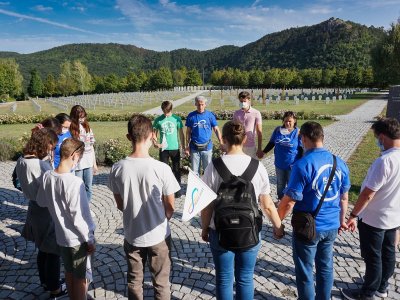 "Peace Road" imádság a budaörsi német-magyar katonai temetőben – 1. kép