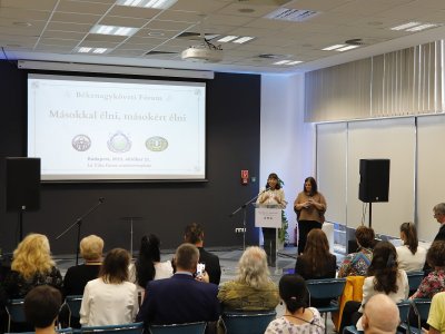 „Másokkal élni, másokért élni”, Békenagyköveti fórum – 3. kép