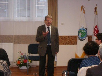 ORVOSOK A ZENÉBEN – 2. kép