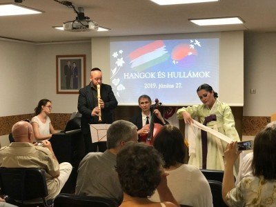 Hangok és Hullámok – 1. kép